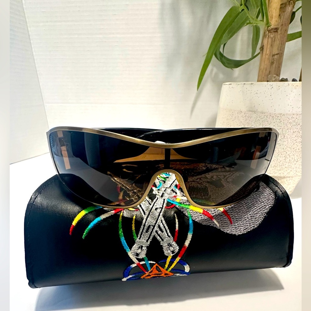 AUTHENTIC Christian Audigier unisex sunglasses with case. Ed hardy